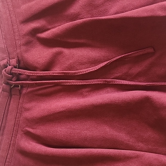 Red suede skort - Picture 2 of 4